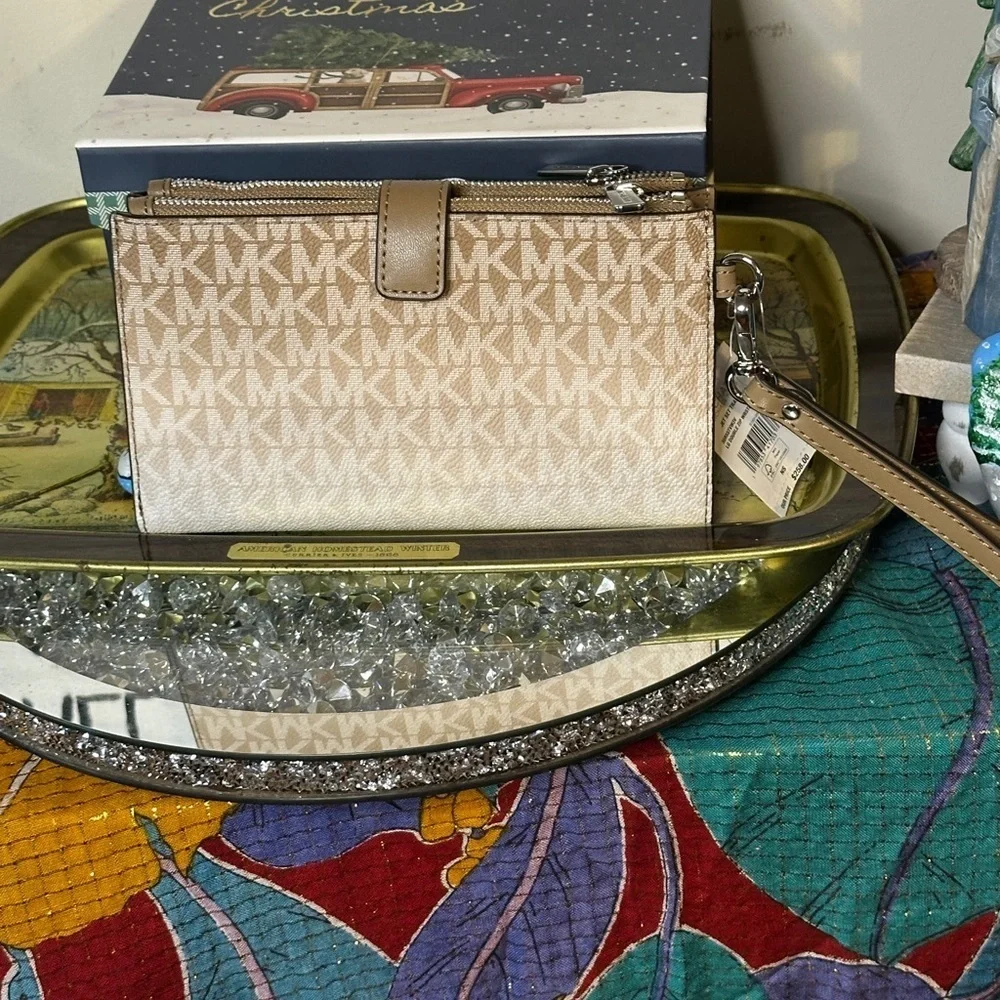 NWT Michael Kors Jet Set Travel Large Double Zip Wristlet. Retail $258.00